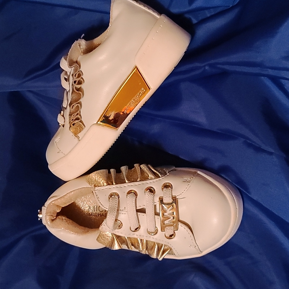 MICHAEL Michael Kors Girls' Jem Adell Emblem Sneakers  White with Gold and Gold